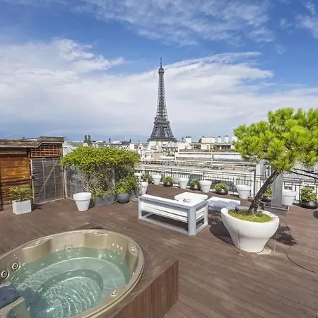 Charming Parisian With A Stunning Terrace Paříž